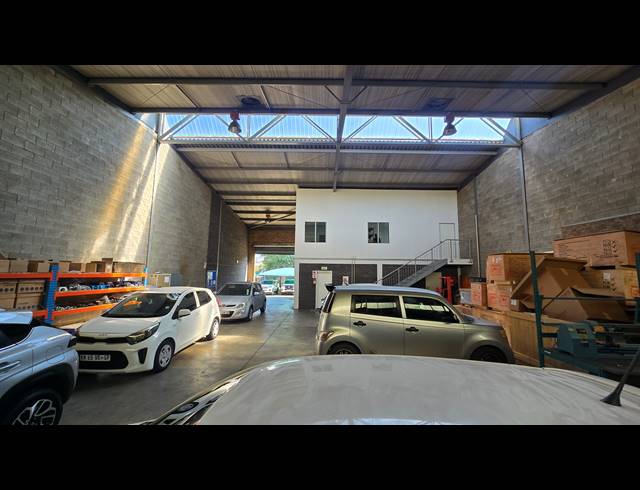 820M² WAREHOUSE TO LET IN SPARTAN